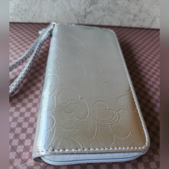 4/$50⭐️Silver Heart Embossed Wallet - Picture 3 of 10